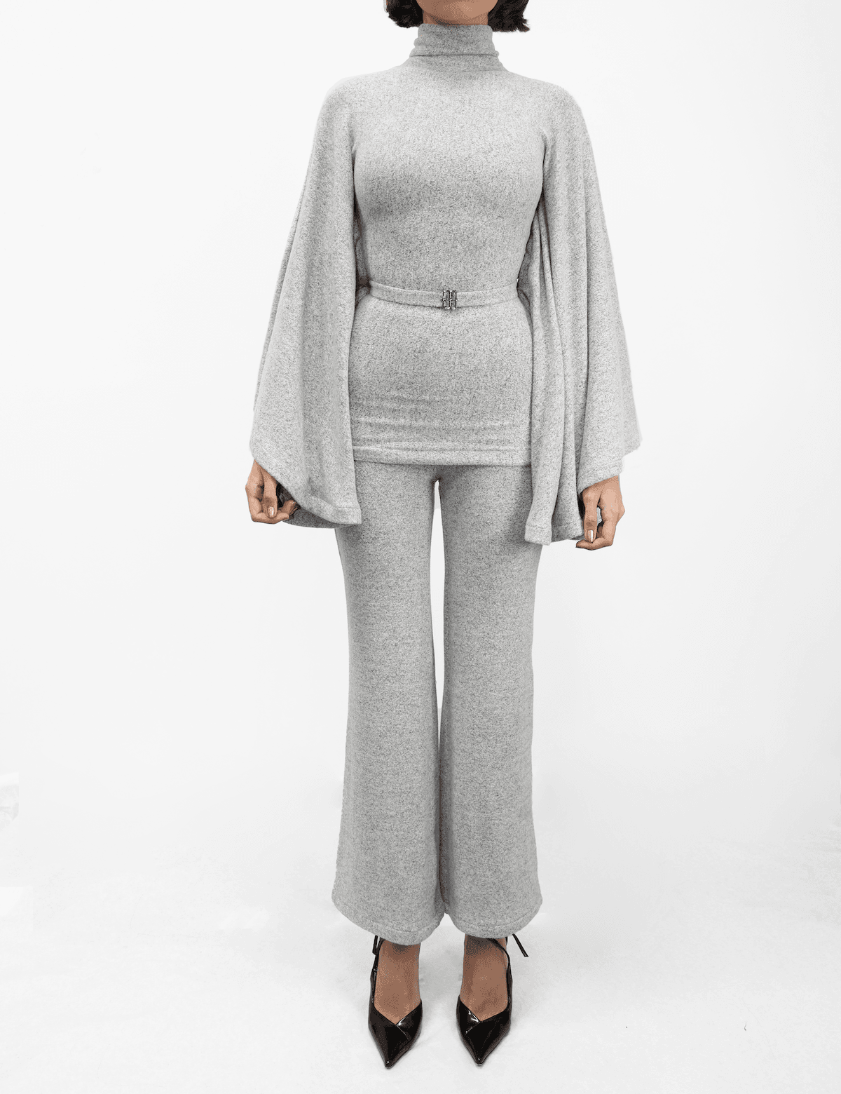 Musabelliu Celeste Set elegant knit two-piece with cape sleeves