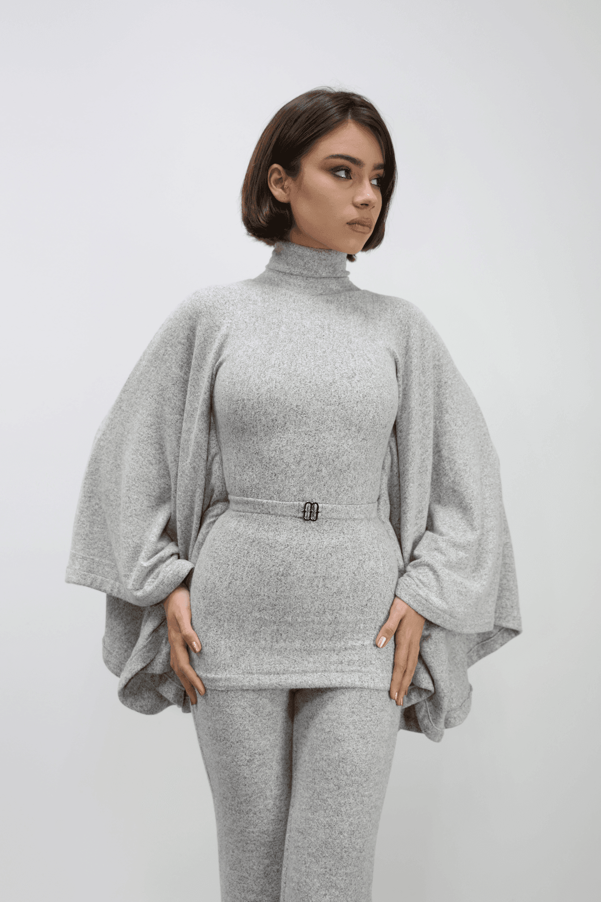 Musabelliu Celeste Set elegant knit two-piece with cape sleeves